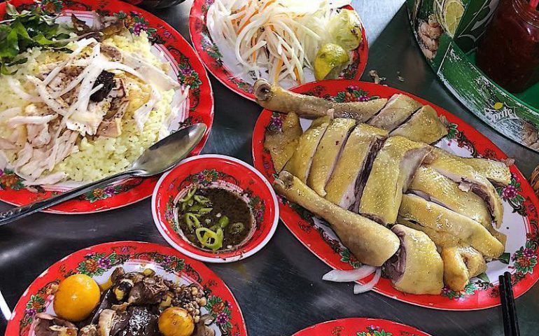 6 đặc sản miền Trung nổi tiếng khéo “bỏ bùa yêu” đến mức ở tỉnh thành Việt Nam nào cũng có mặt