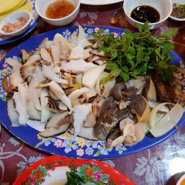Nhà hàng hải sản ở Đà Nẵng lên tiếng sau khi bị thực khách phàn nàn việc tính 50k tiền xì dầu mù tạt, sự thật là gì?